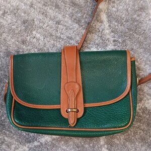 Vintage green leather dooney and bourke purse excellent condition clean leather